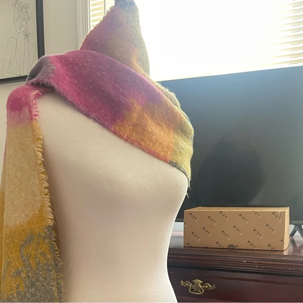 Chloe & Lex oversized scarf/mini throw
